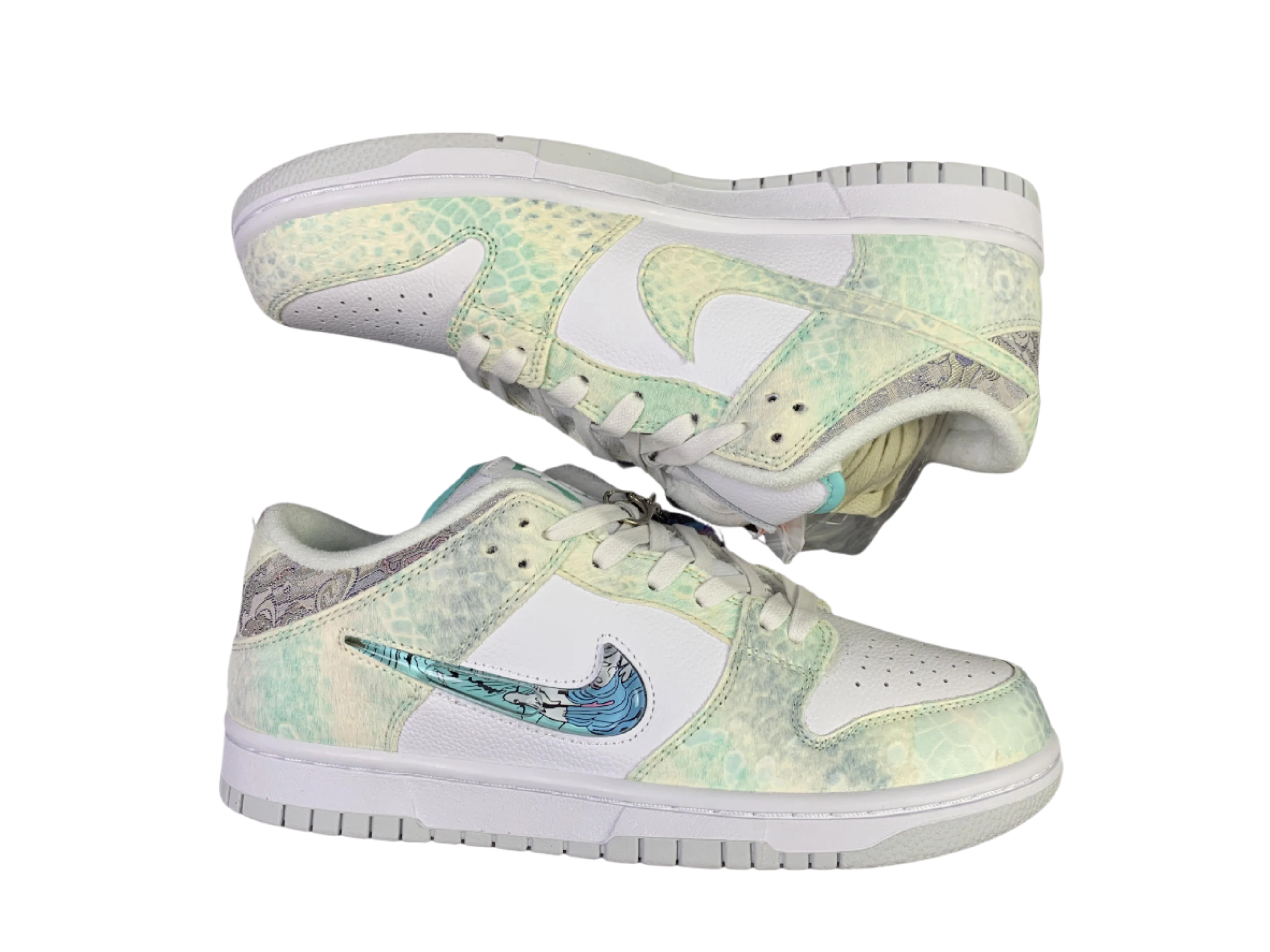 SB Dunk Low - Frosty Elegance