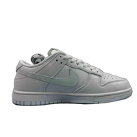 Nike Unisex SB Dunk Sneakers