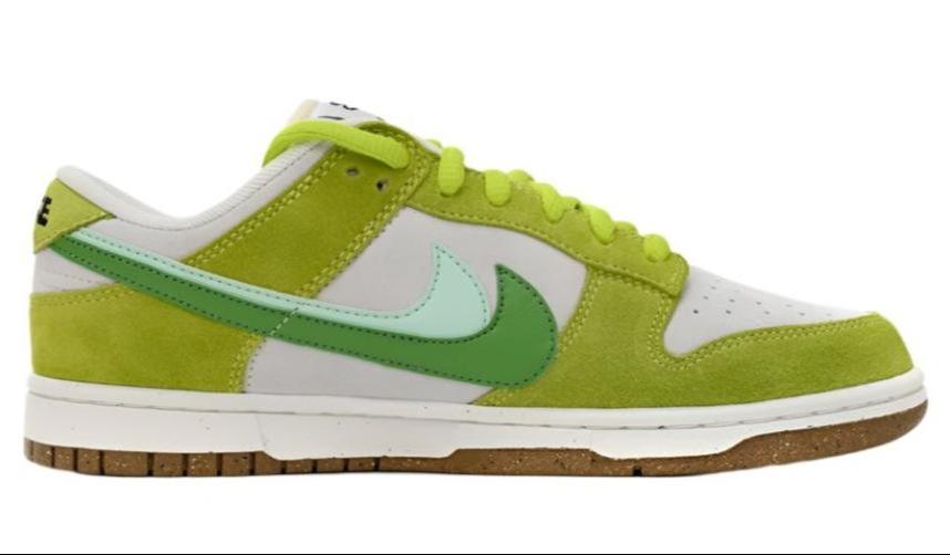 SB Dunk Low - Vibrant Green & White