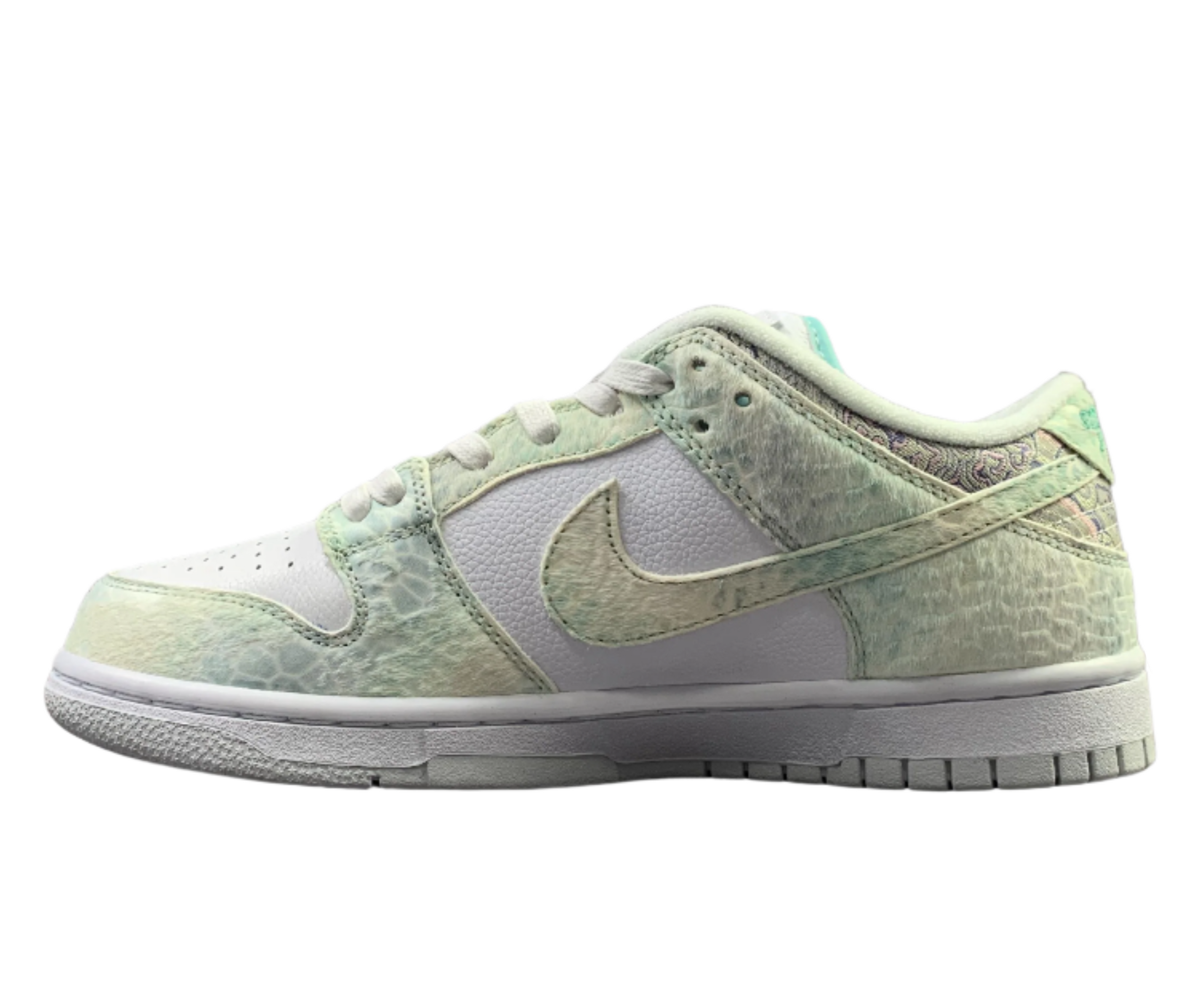 SB Dunk Low - Frosty Elegance