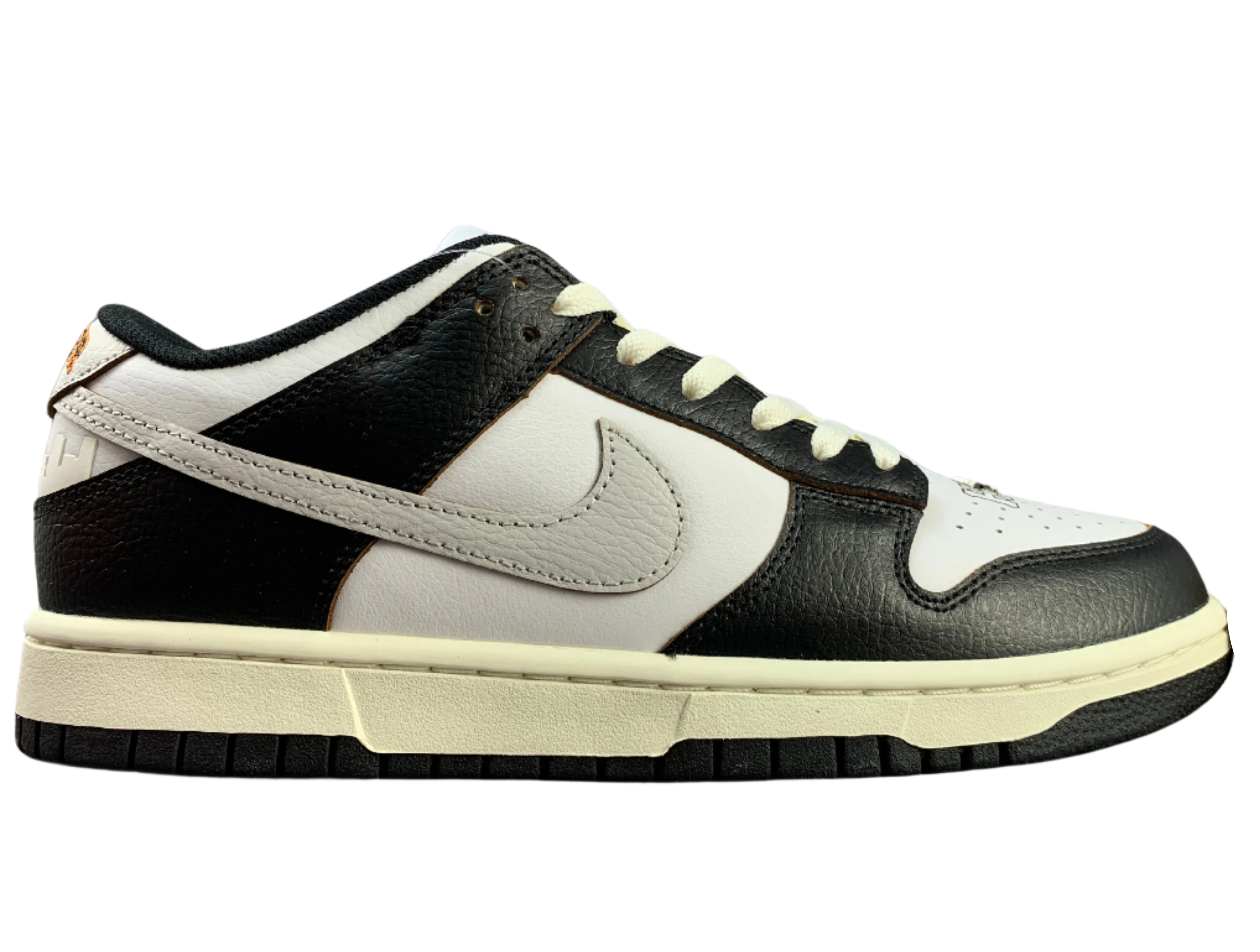 SB Dunk Low - Monochrome Elegance