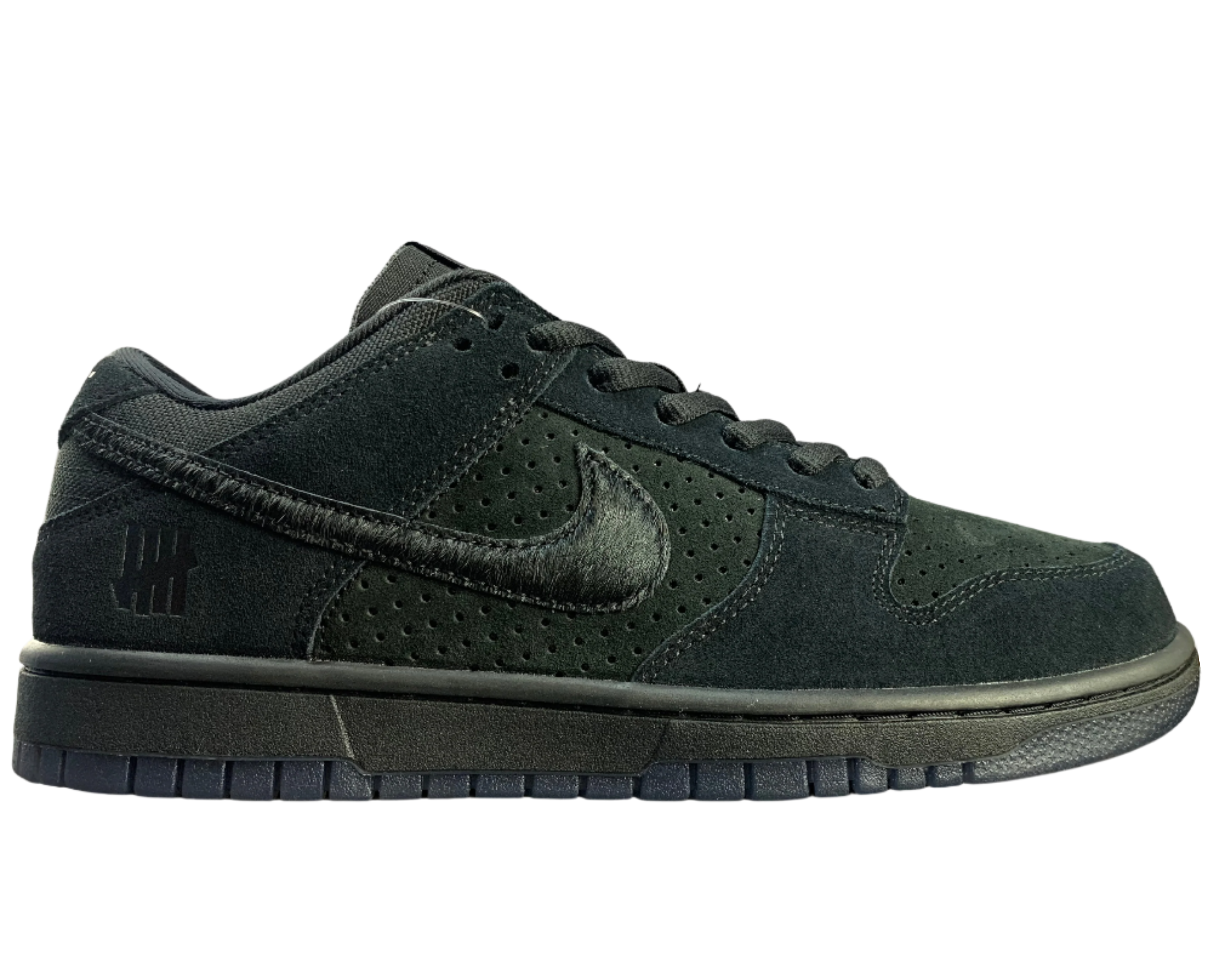 SB Dunk Low x Undefeated - Triple Black