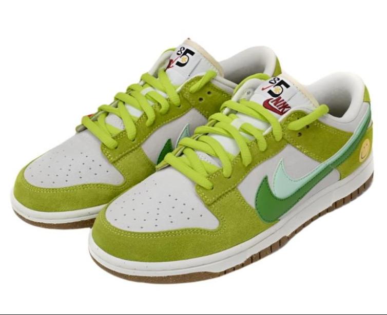 SB Dunk Low - Vibrant Green & White