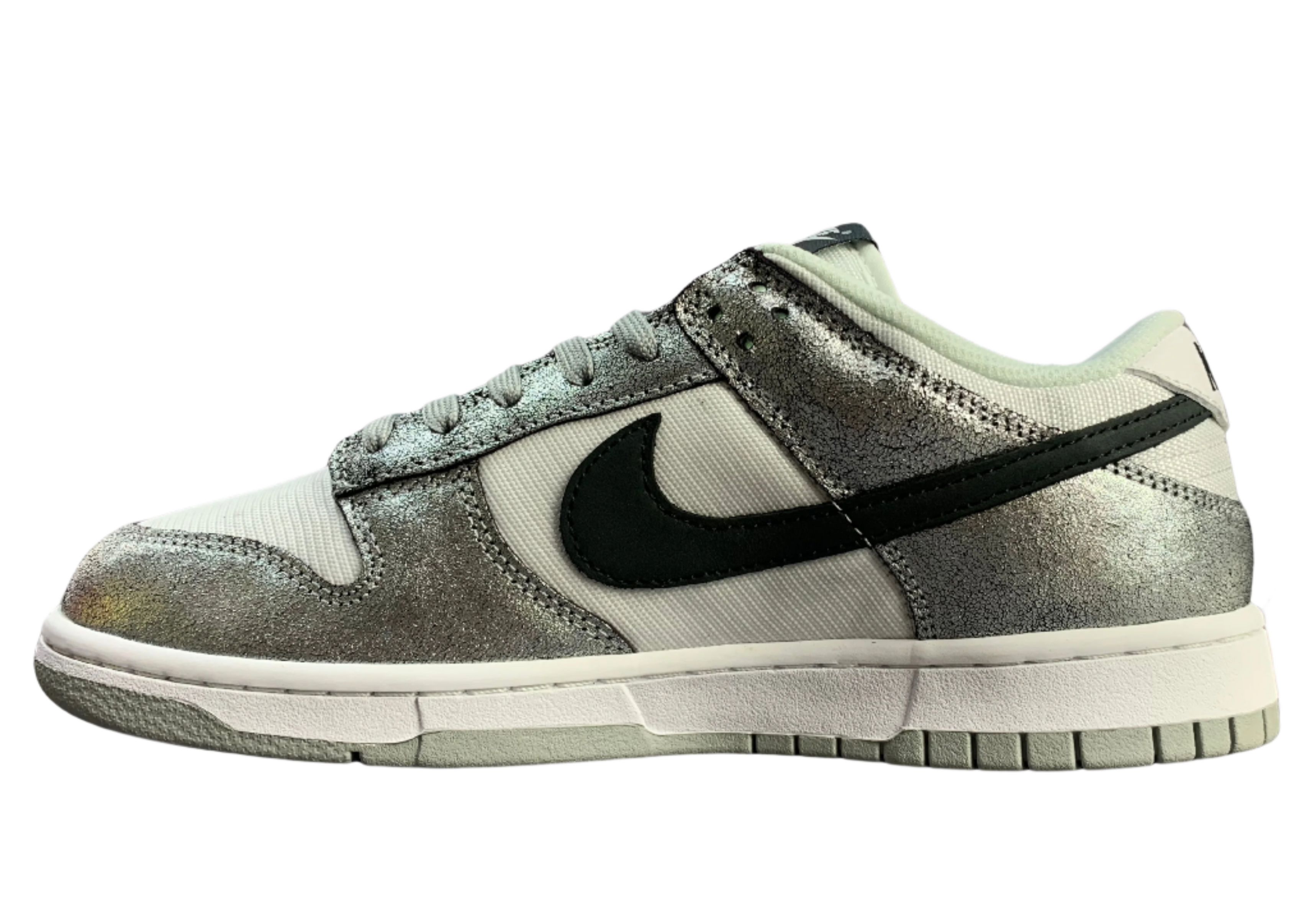 SB Dunk Low - Metallic Silver Shine