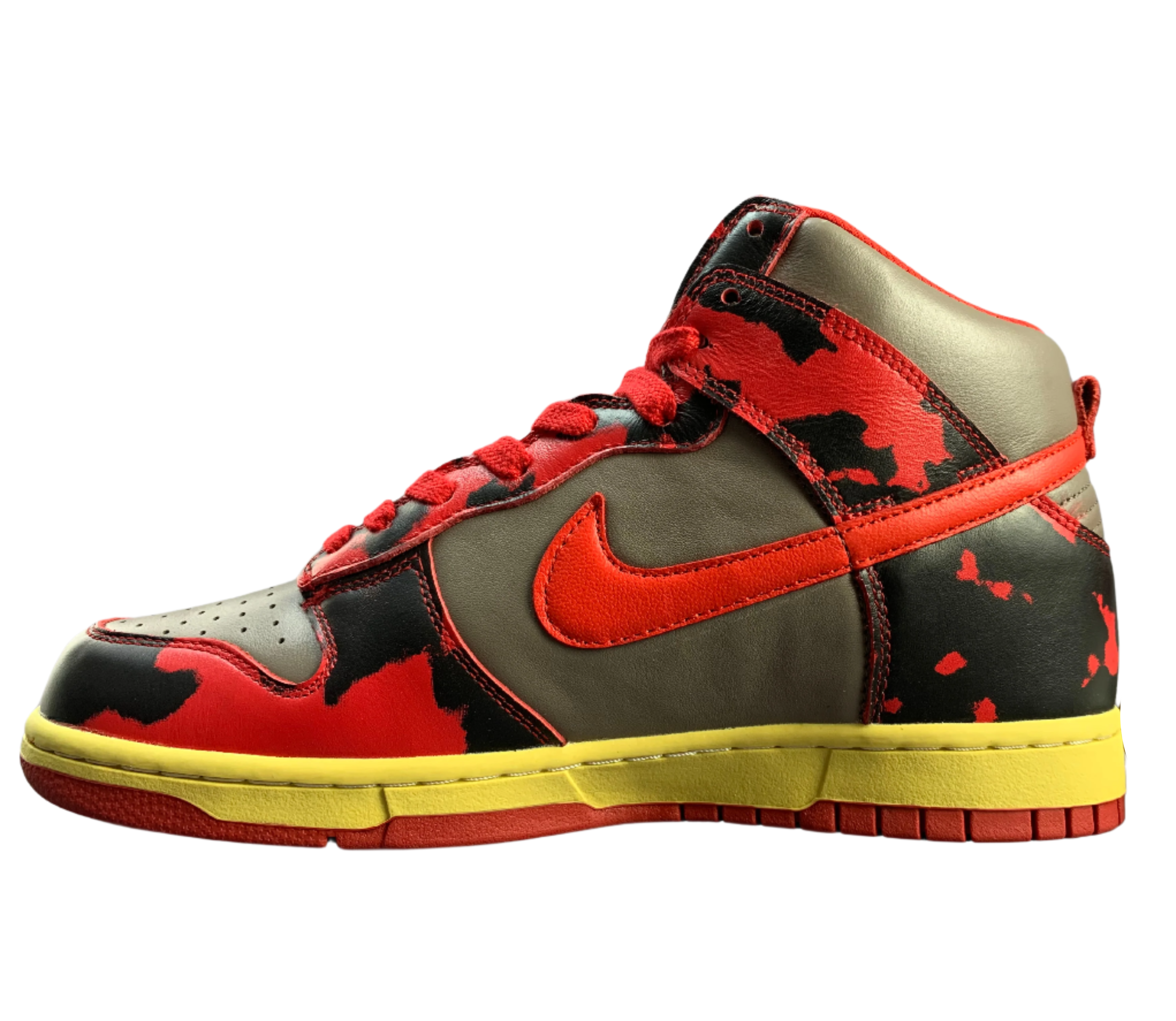 SB Dunk High - Red and Black Camo Edition