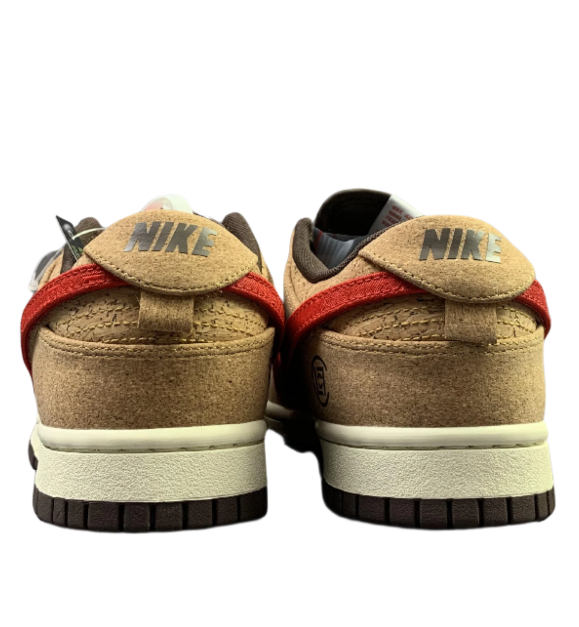 SB Dunk Low - Desert Tan & Red