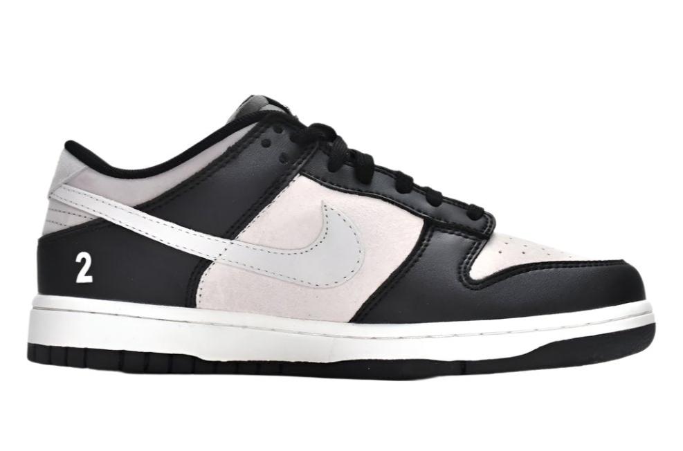 SB Dunk Low - Black & White Edition