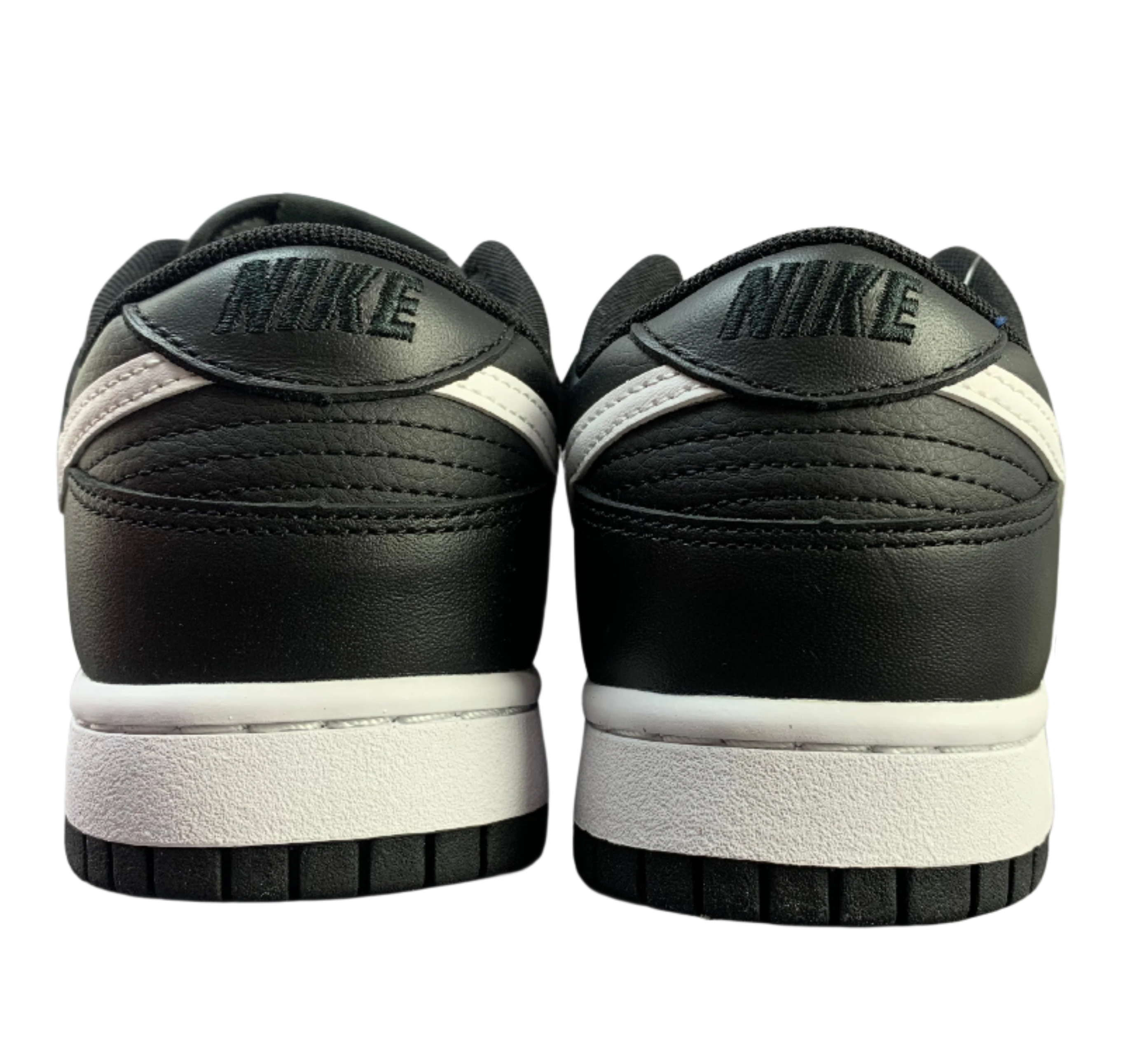 SB Dunk Low - Black & White