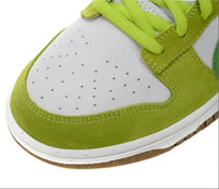 SB Dunk Low - Vibrant Green & White