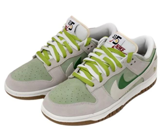 SB Dunk Low – Green Suede